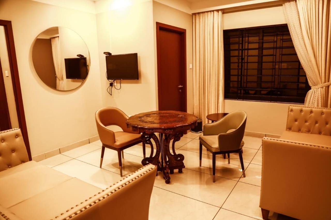 Hotel New York Square Коттаям Экстерьер фото
