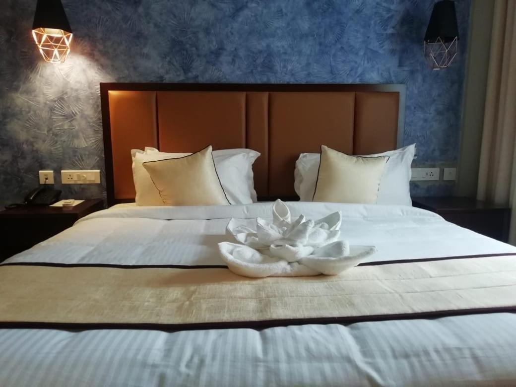 Hotel New York Square Коттаям Экстерьер фото