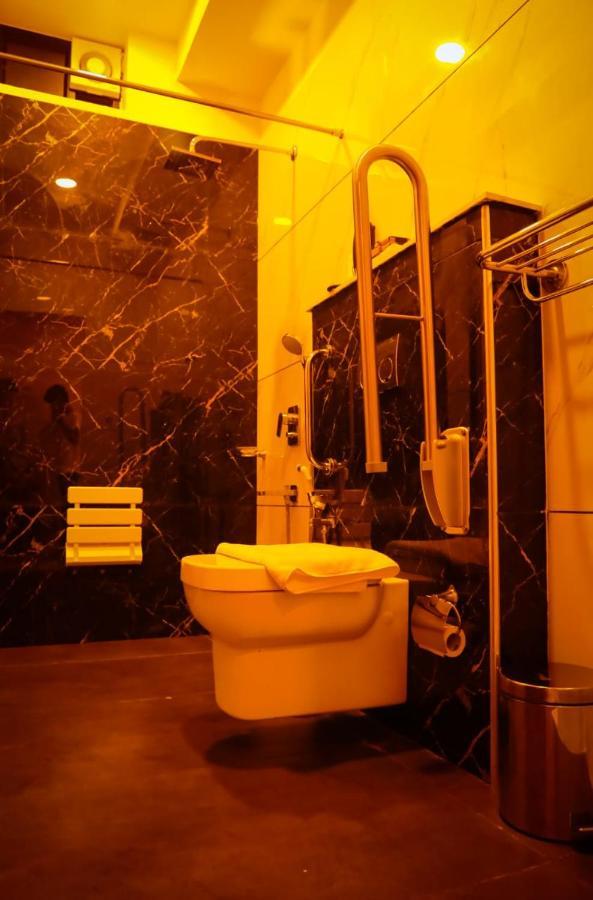 Hotel New York Square Коттаям Экстерьер фото