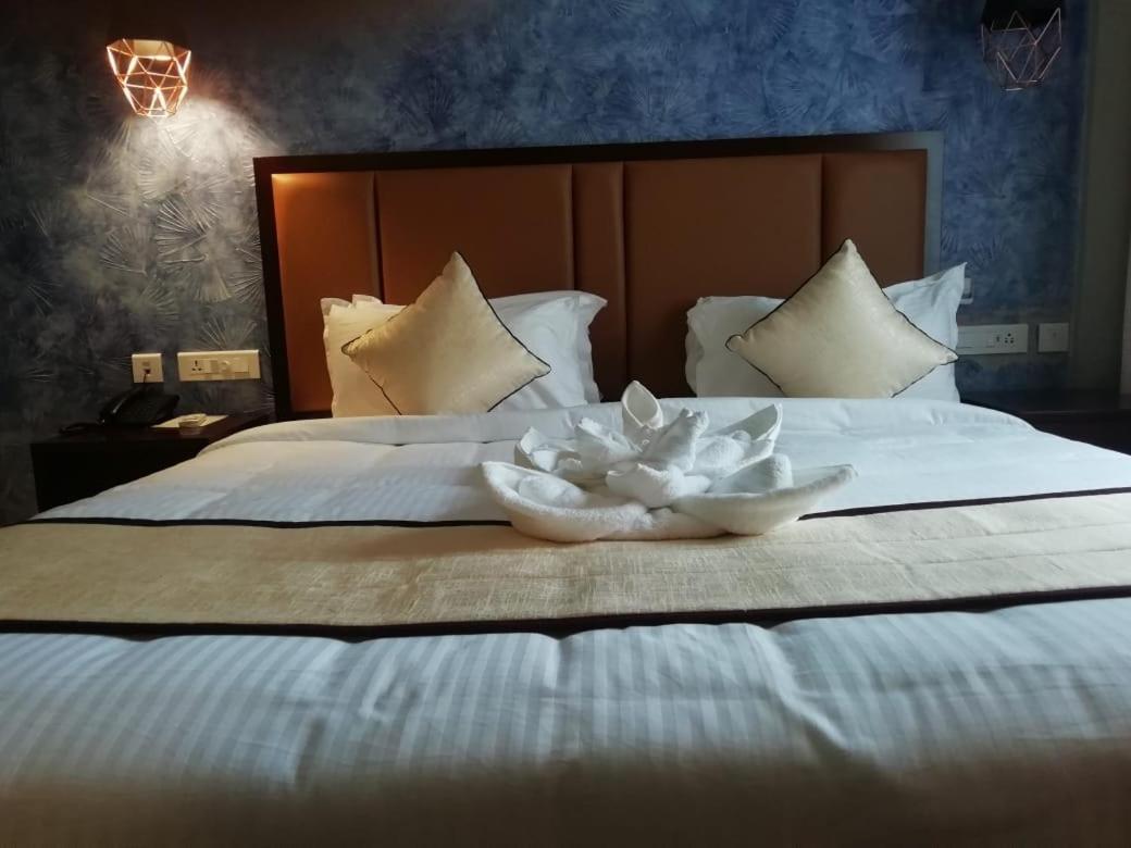 Hotel New York Square Коттаям Экстерьер фото